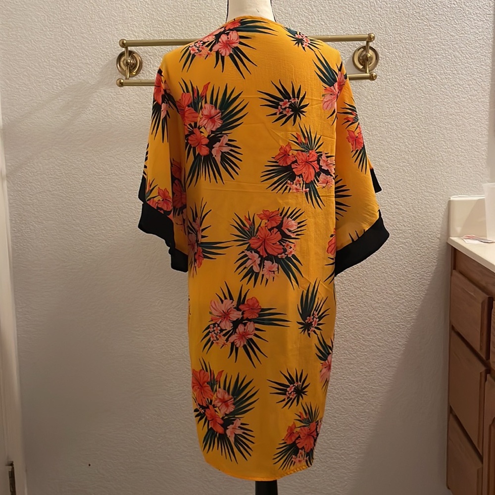 Forever 21 Floral Contrast-Trim Kimono NWOT - Picture 3 of 4